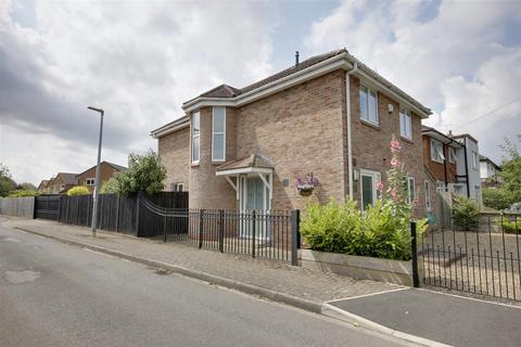 4 bedroom detached house for sale, Southwood Road, Cottingham