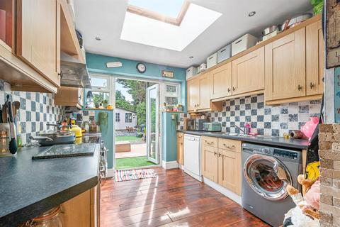 3 bedroom semi-detached house for sale, Bromley Gardens, Bromley