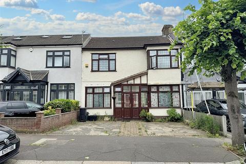 3 bedroom house for sale, Keswick Gardens, Ilford