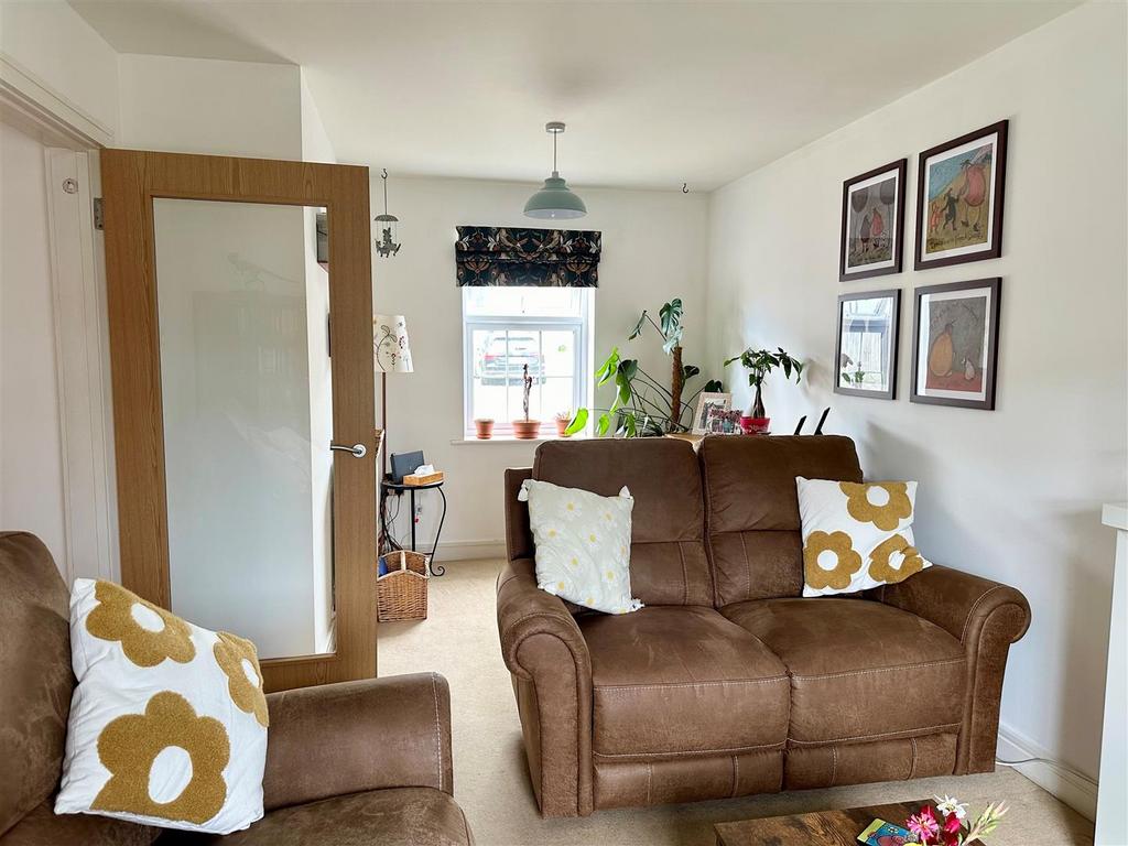 Living Room 2.jpg