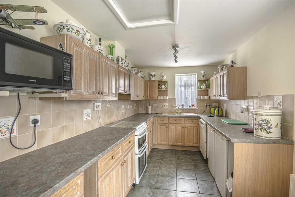 Jarvis Street, Upavon 3 bed detached house for sale £575,000