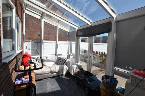 27 Cheaton Close, Leominster, HR6 8EN