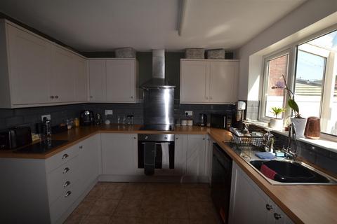 27 Cheaton Close, Leominster, HR6 8EN