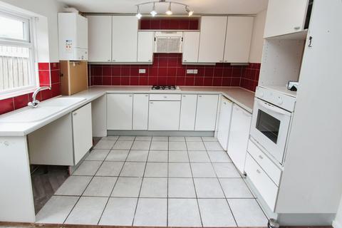 3 bedroom terraced house to rent, Barkla Close, Clifton, NG11
