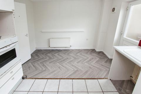 3 bedroom terraced house to rent, Barkla Close, Clifton, NG11