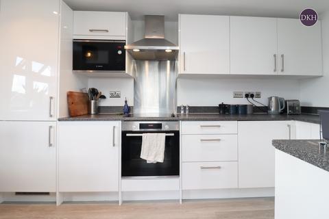 2 bedroom apartment to rent, The Parade, Watford WD17