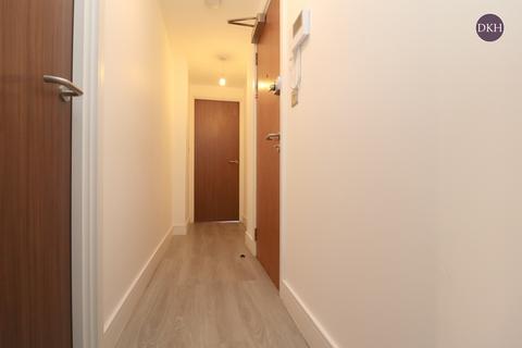 2 bedroom apartment to rent, The Parade, Watford WD17