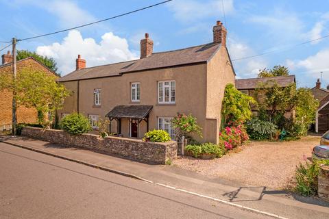 5 bedroom detached house for sale, High Street Croughton Brackley, Northamptonshire, NN13 5LT