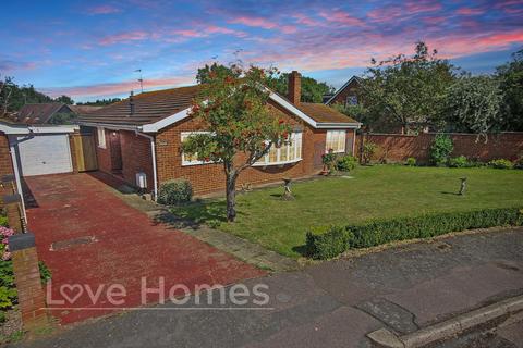 3 bedroom bungalow for sale, Whinnetts Way, Pulloxhill