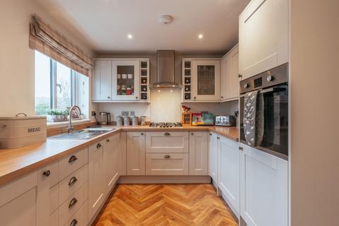 48 Exhibition Road, Crediton, EX17 1BY