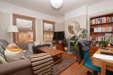 3 bedroom maisonette to rent, Holdenby Road SE4