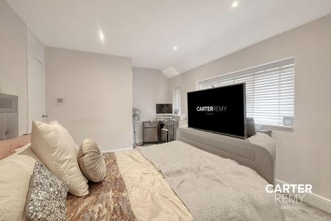 2 bedroom terraced house for sale, Bellhouse Road, Romford, RM7