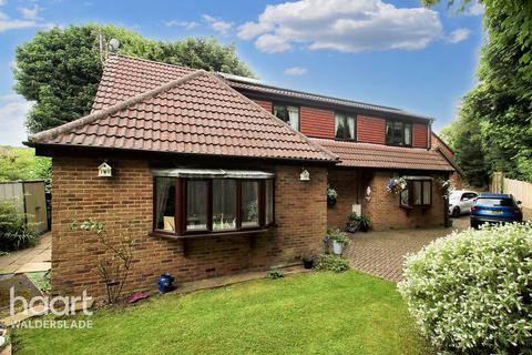 4 bedroom detached house for sale, Common Road, CHATHAM