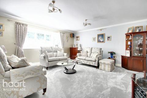 4 bedroom detached house for sale, Common Road, CHATHAM