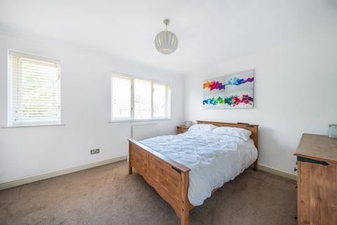 2 bedroom house to rent, Sandlings Close London SE15