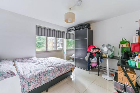 4 bedroom flat for sale, Hillingdon Street, Kennington, SE17