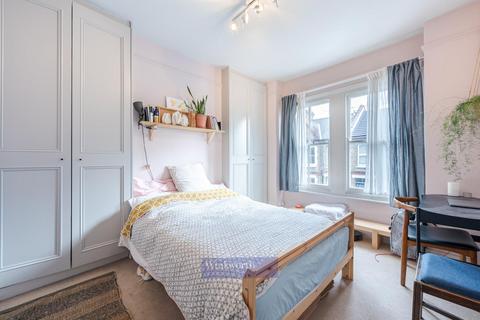 2 bedroom flat to rent, AYLESBURY ROAD, SE17