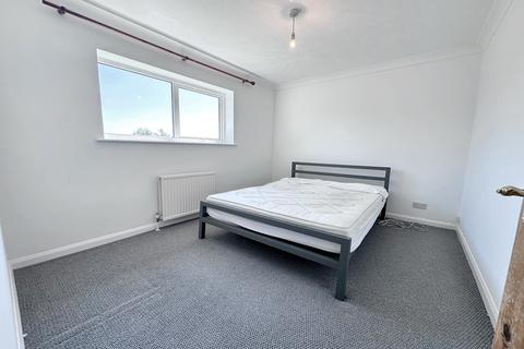 1 bedroom flat to rent, Queens Court, Queens Road