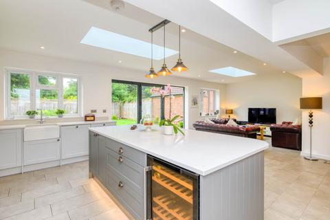 5 bedroom detached house for sale, St Andrews Road, Reading RG4