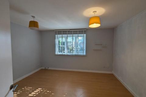 1 bedroom apartment to rent, Kendal Court,  London,  SW14