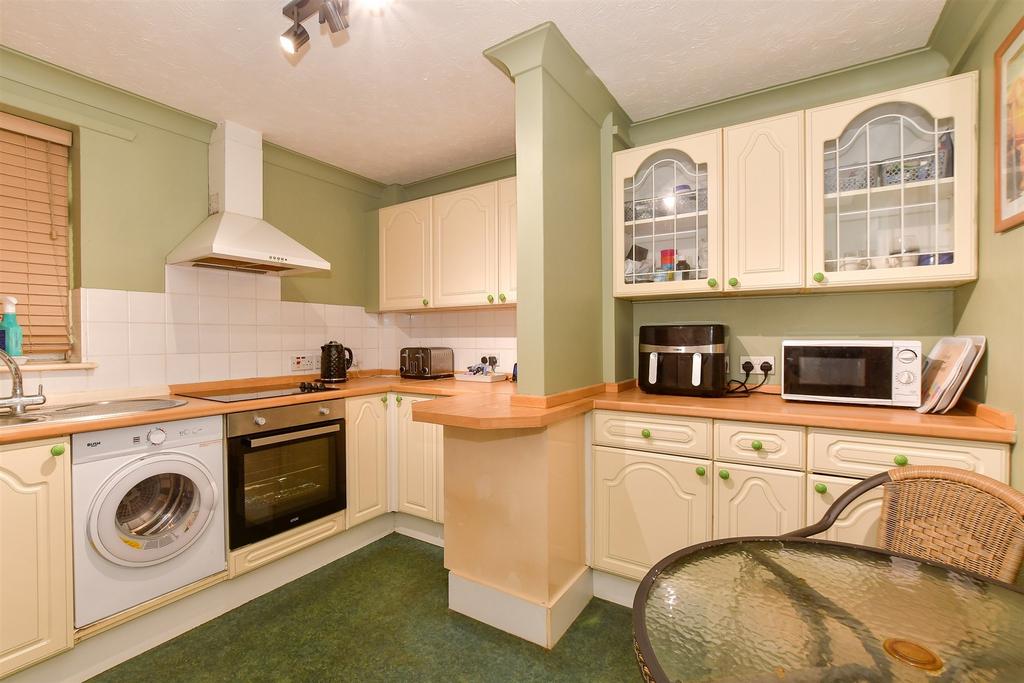 Kitchen/ Dining Room