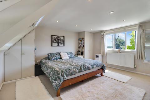 27 Approach Road, West Molesey, KT8 2LL
