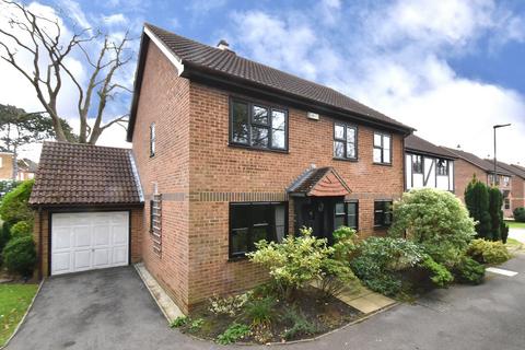 4 bedroom detached house for sale, Coppergate Close Bromley BR1