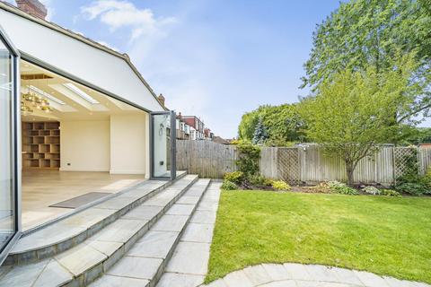 39 Linkway, London, SW20 9AT