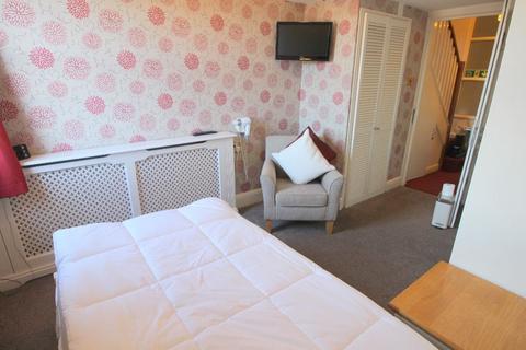 1 bedroom in a house share to rent, Bootham Guest House,  Bootham Crescent, York