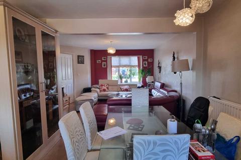 3 bedroom end of terrace house to rent, Uxbridge UB8