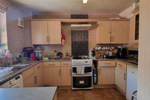 3 bedroom end of terrace house to rent, Uxbridge UB8