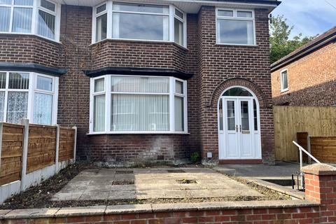 3 bedroom semi-detached house to rent, Heaton Street, Prestwich