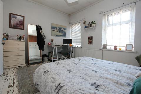 22 Robins Lane, Barry, CF63 1QS