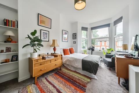3 bedroom flat for sale, Wellmeadow Road, London SE13