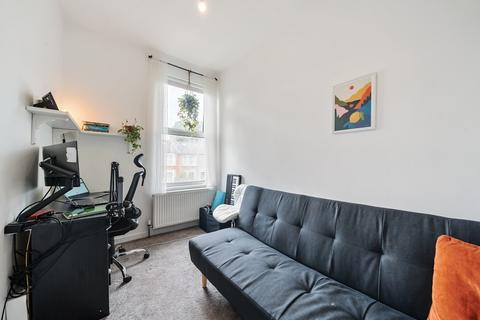 Flat B, 23 Wellmeadow Road, Catford, London, SE13 6SY