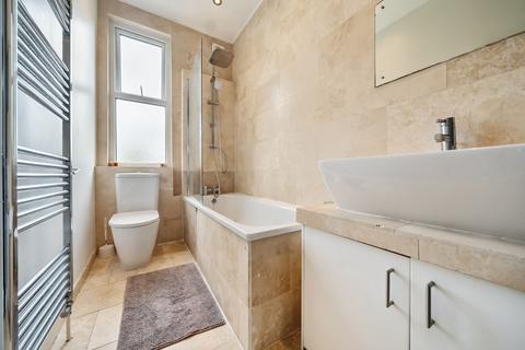 Flat B, 23 Wellmeadow Road, Catford, London, SE13 6SY