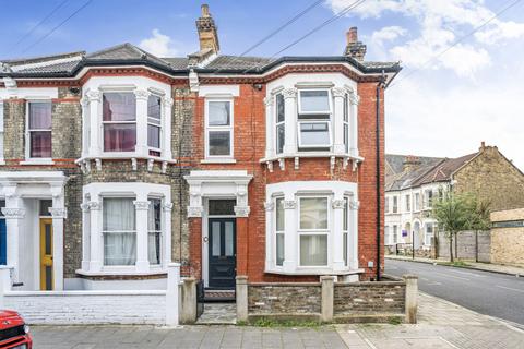 3 bedroom flat for sale, Sandmere Road, London SW4