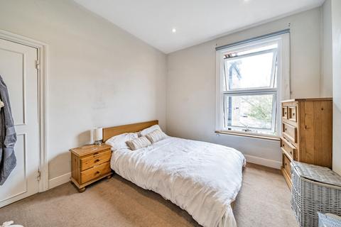 3 bedroom flat for sale, Sandmere Road, London SW4