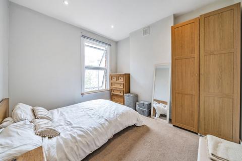 3 bedroom flat for sale, Sandmere Road, London SW4