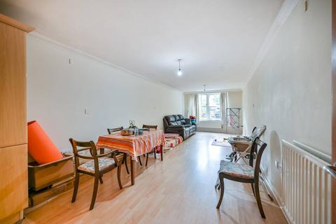 1 bedroom flat for sale, Holme Court, Isleworth, TW7