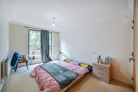 1 bedroom flat for sale, Holme Court, Isleworth, TW7