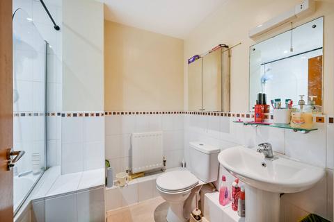 1 bedroom flat for sale, Holme Court, Isleworth, TW7