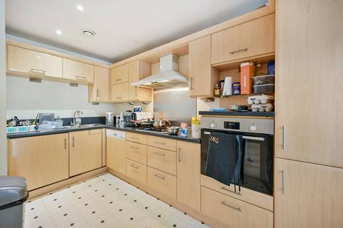 1 bedroom flat for sale, Holme Court, Isleworth, TW7