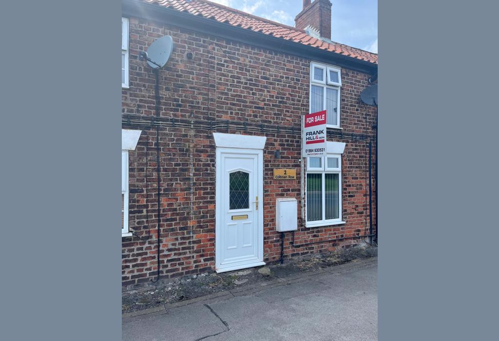 Coltman Row, Roos, Hull, Yorkshire 2 bed terraced house to rent £575