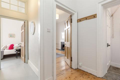 10/3 Elm Row, Edinburgh, EH7 4AA