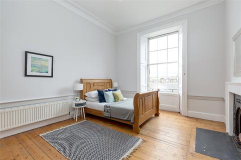 10/3 Elm Row, Edinburgh, EH7 4AA