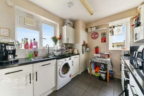 1 bedroom flat for sale, Trelawney Estate, Paragon Road, Hackney, E9