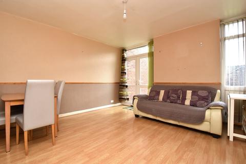 3 bedroom terraced house to rent, Charlesfield, London, SE9