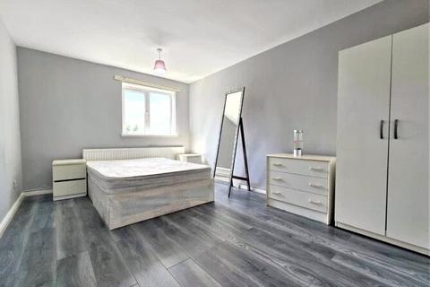 2 bedroom apartment to rent, Bath Road, Hounslow, TW5