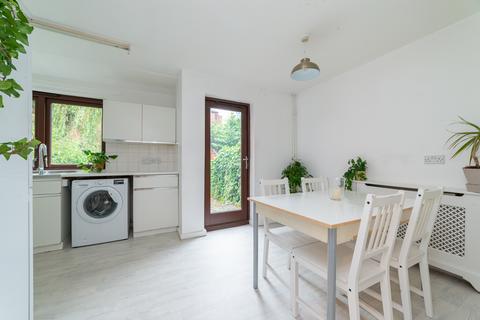 1 bedroom in a house share to rent, Crown Close